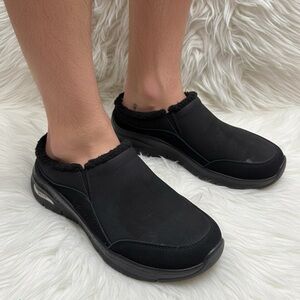 Skechers Women’s Black Slip-On Comfort Shoes Size 9 | Faux Fur Trim | Casualwear